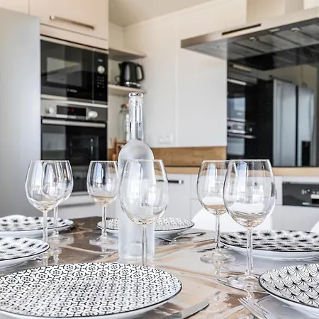 A 6 Dans Un Domaine Avec Piscine Chauffee *