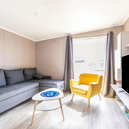 Chalet A 6 Dans Un Domaine Avec Piscine Chauffee