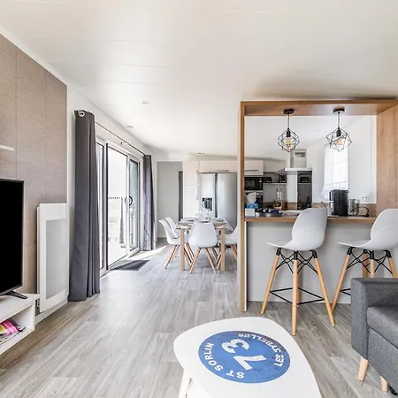 A 6 Dans Un Domaine Avec Piscine Chauffee Chalet *