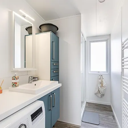 A 6 Dans Un Domaine Avec Piscine Chauffee *