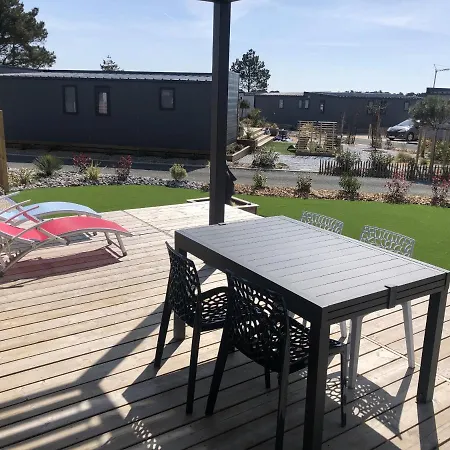 A 6 Dans Un Domaine Avec Piscine Chauffee *