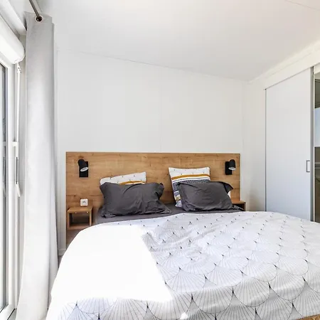 à 6 Dans Un Domaine Avec Piscine Chauffée