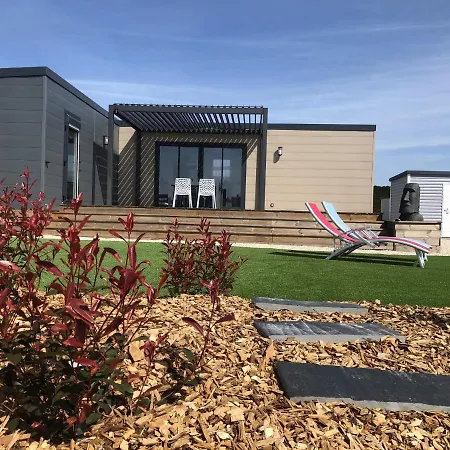 A 6 Dans Un Domaine Avec Piscine Chauffee