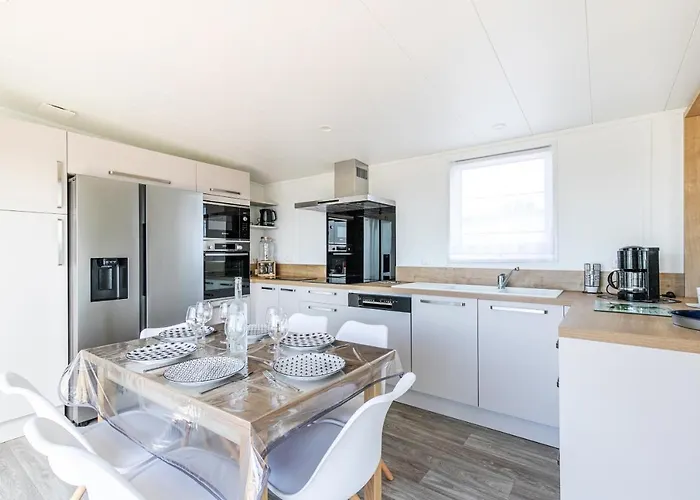 Horská chata A 6 Dans Un Domaine Avec Piscine Chauffee