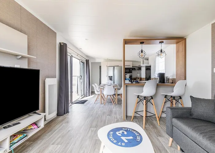 A 6 Dans Un Domaine Avec Piscine Chauffee Horská chata *