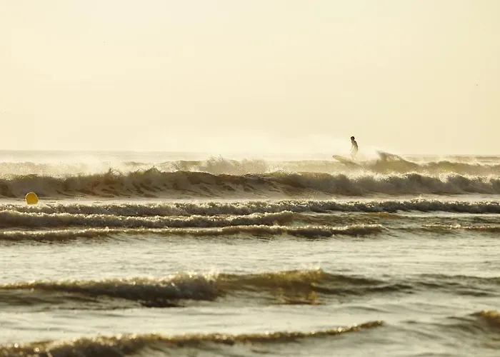 A 6 Dans Un Domaine Avec Piscine Chauffee Horská chata