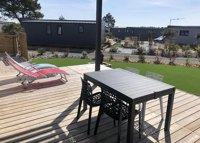 A 6 Dans Un Domaine Avec Piscine Chauffee *