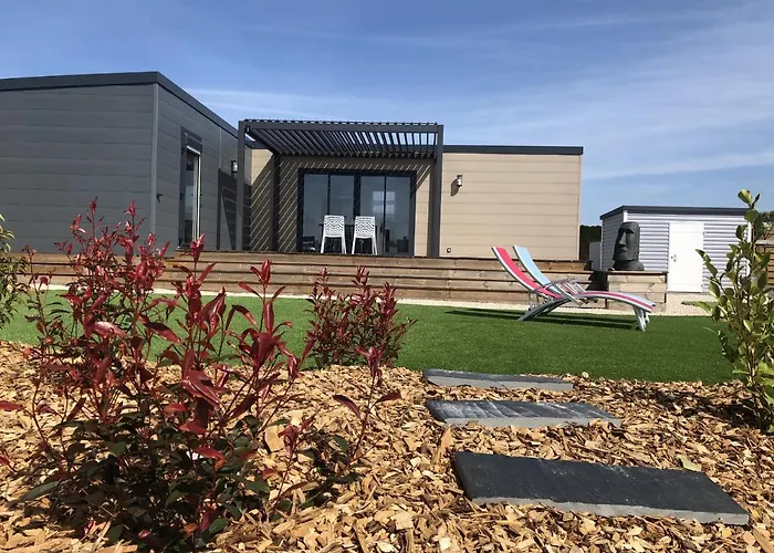 A 6 Dans Un Domaine Avec Piscine Chauffee